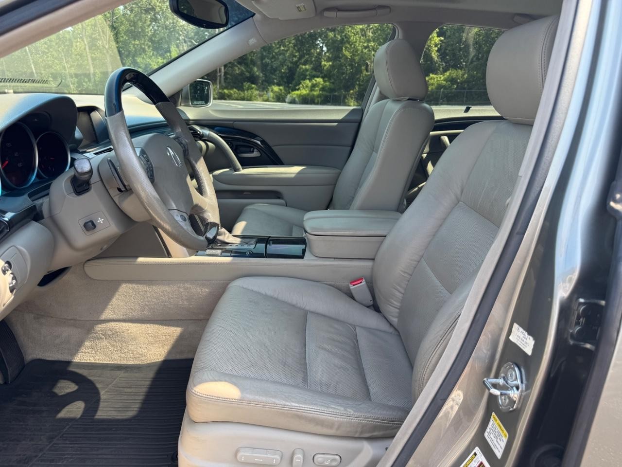 Acura RL Vehicle Full-screen Gallery Image 19