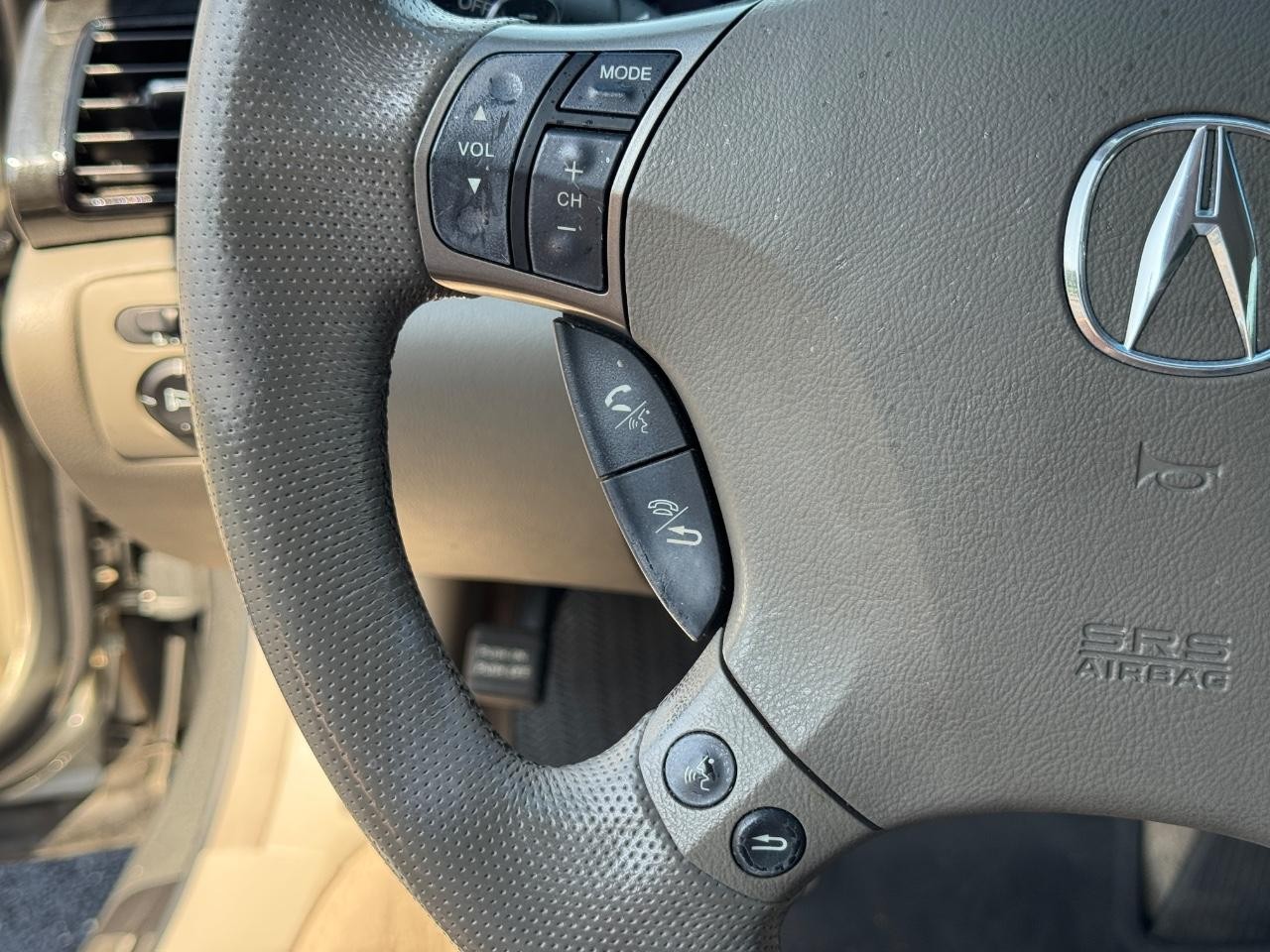 Acura RL Vehicle Full-screen Gallery Image 22