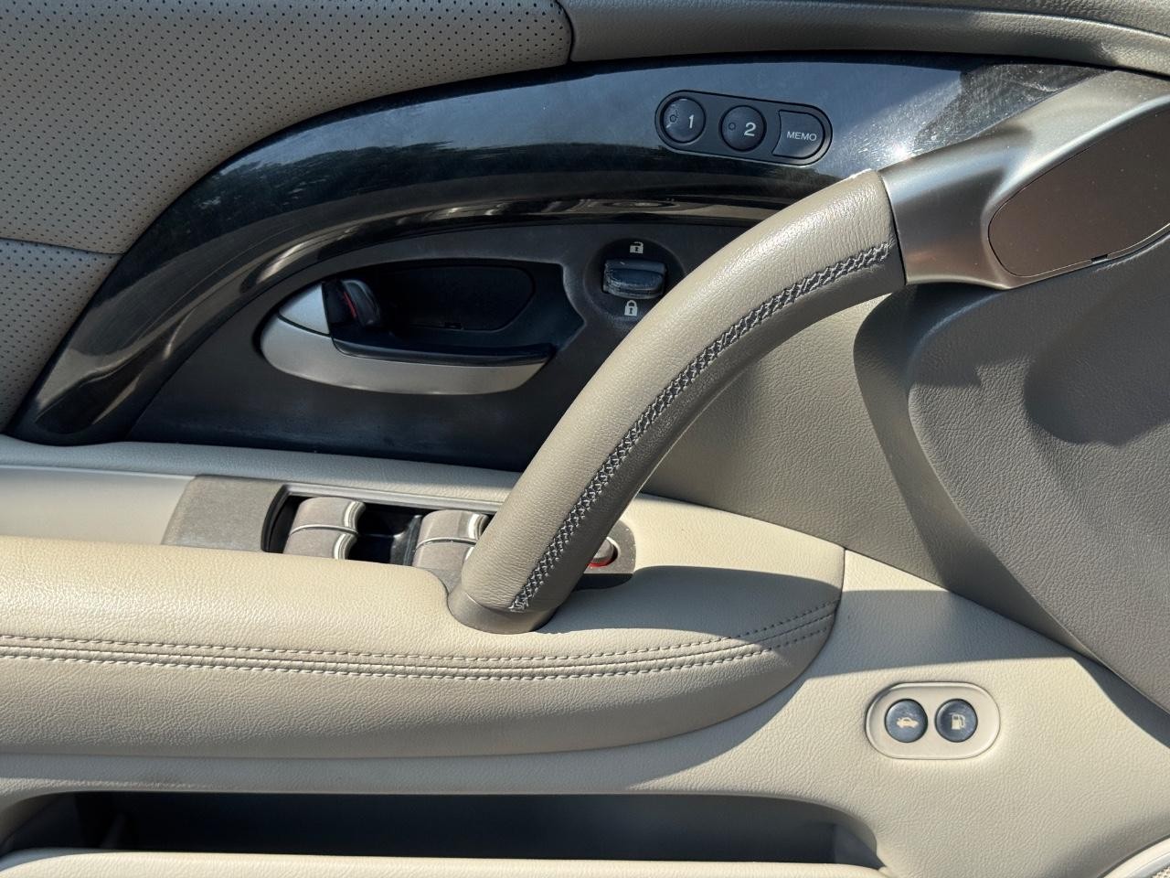 Acura RL Vehicle Full-screen Gallery Image 25