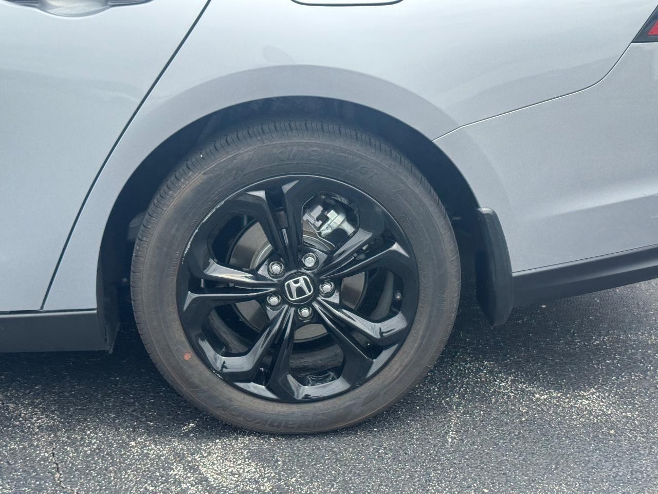 Honda Accord Sedan Vehicle Full-screen Gallery Image 08