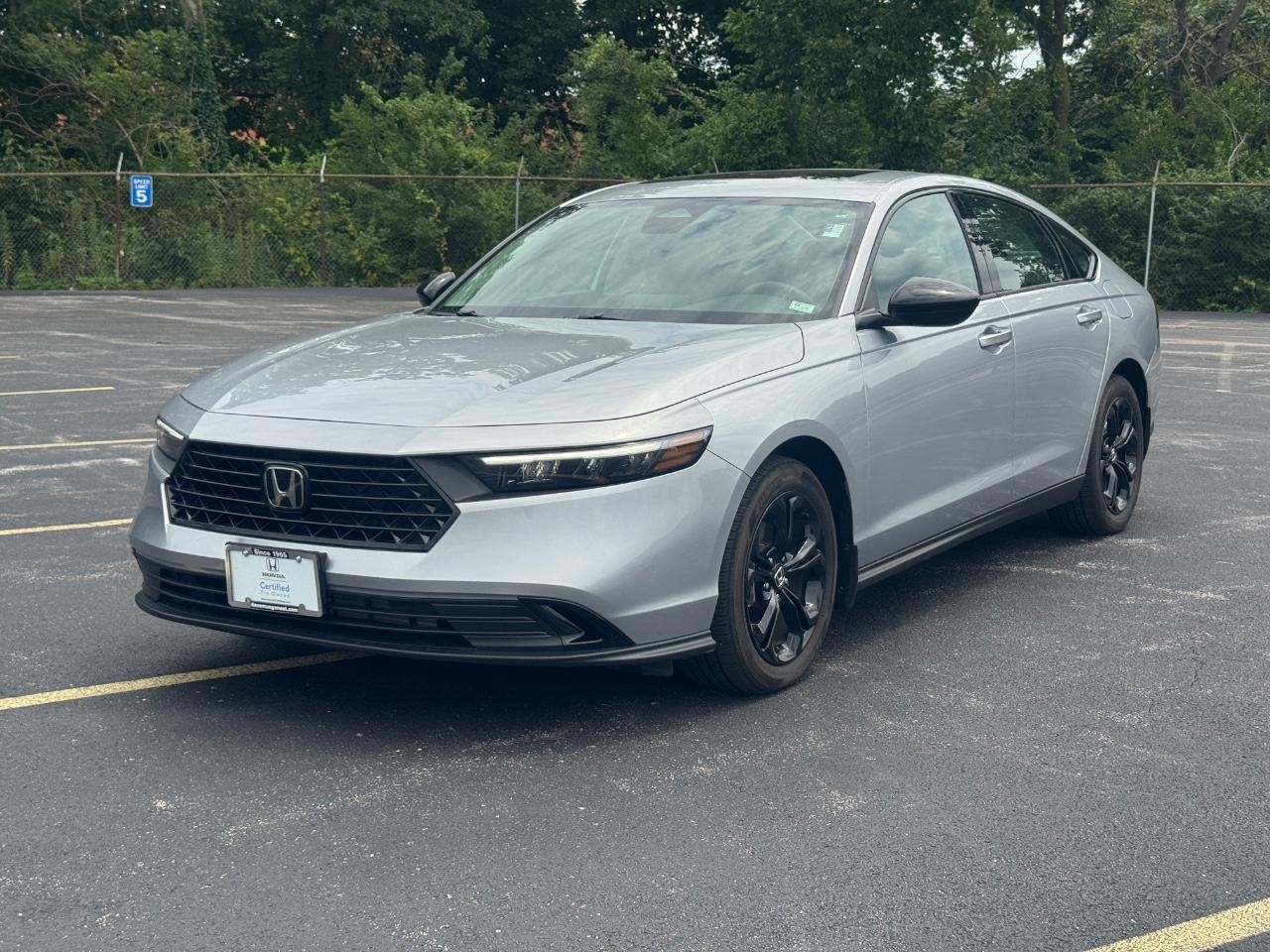 Honda Accord Sedan Vehicle Full-screen Gallery Image 09