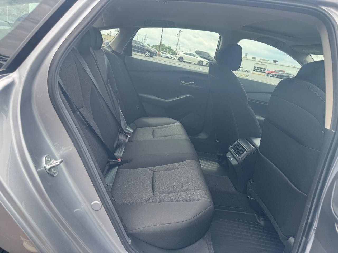 Honda Accord Sedan Vehicle Full-screen Gallery Image 11