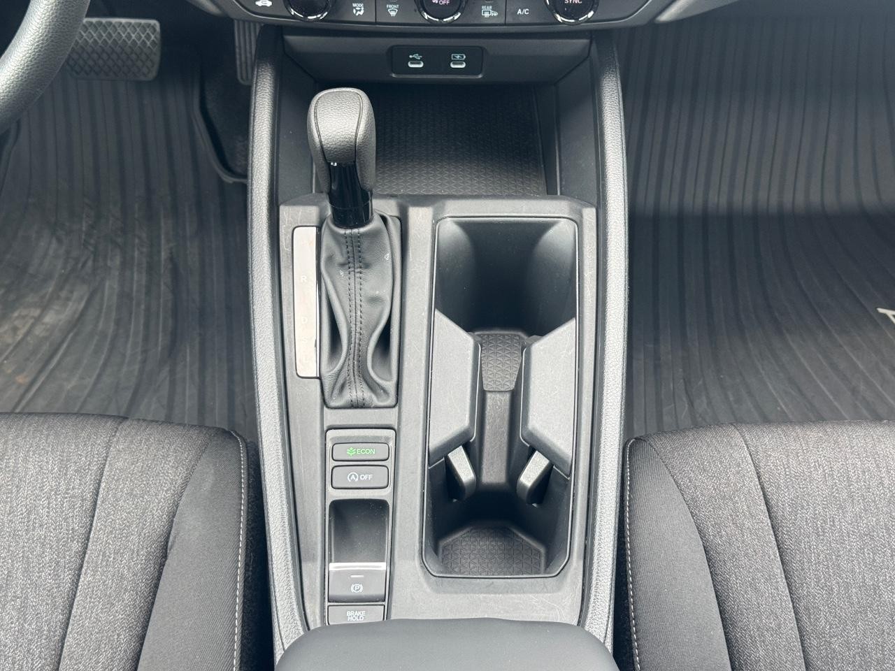 Honda Accord Sedan Vehicle Full-screen Gallery Image 16