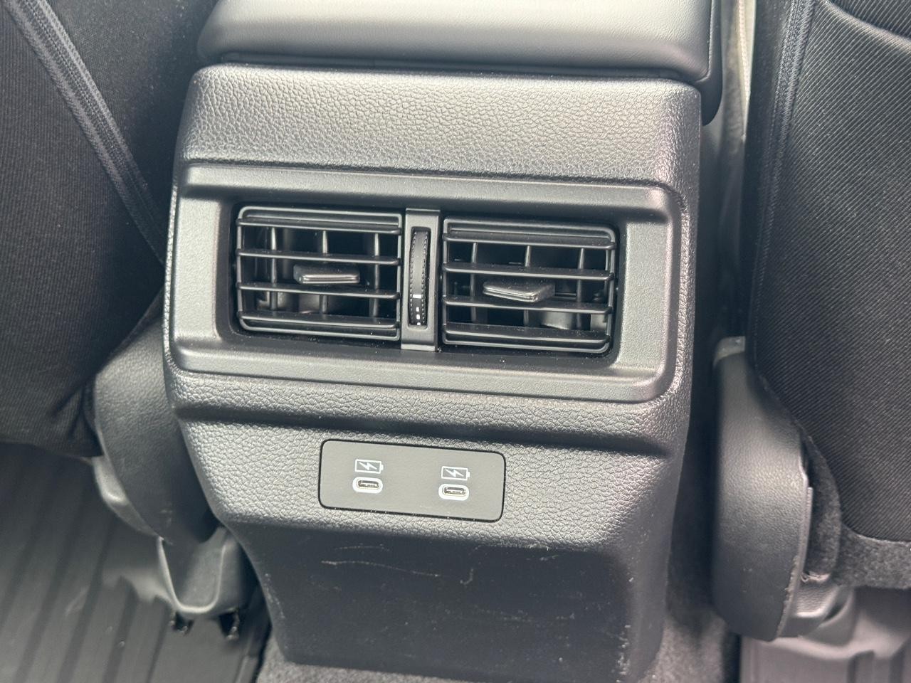 Honda Accord Sedan Vehicle Full-screen Gallery Image 17