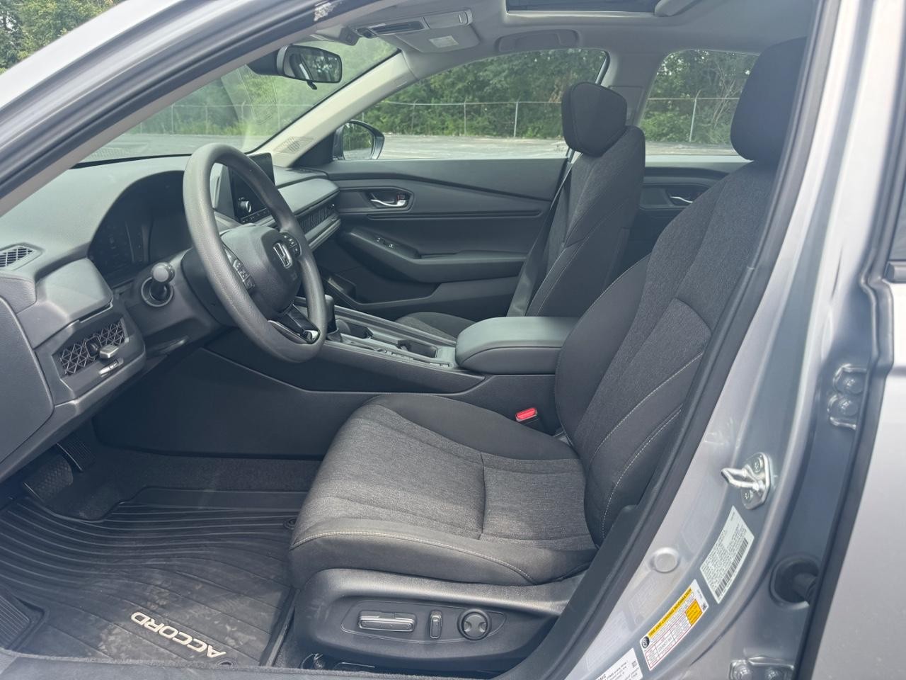 Honda Accord Sedan Vehicle Full-screen Gallery Image 19