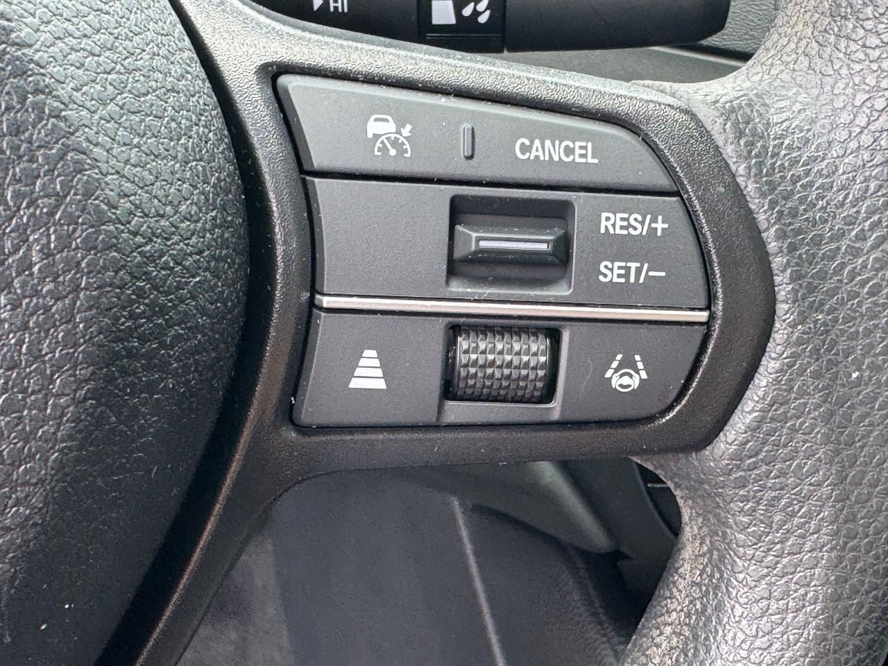 Honda Accord Sedan Vehicle Full-screen Gallery Image 23