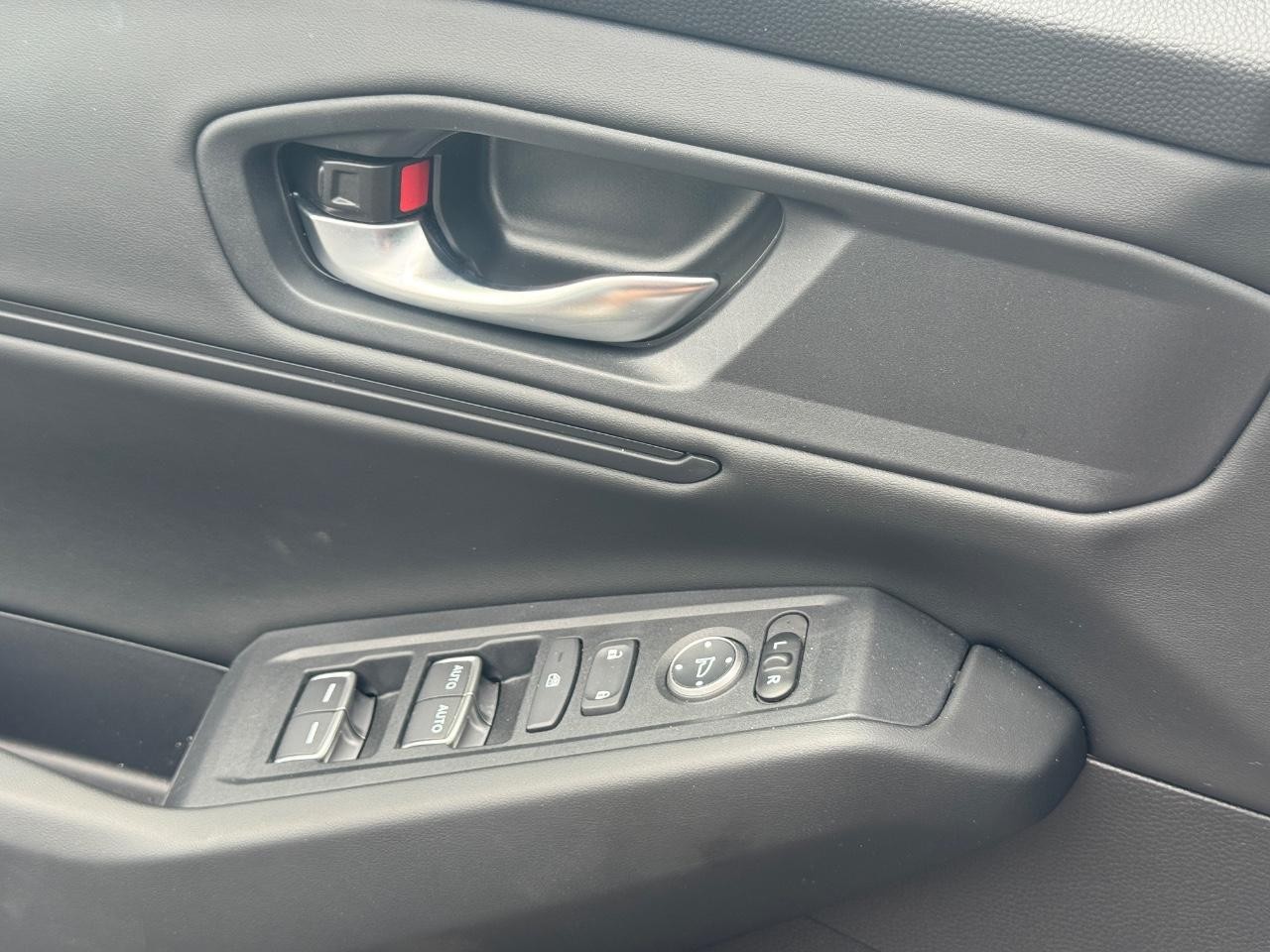 Honda Accord Sedan Vehicle Full-screen Gallery Image 25