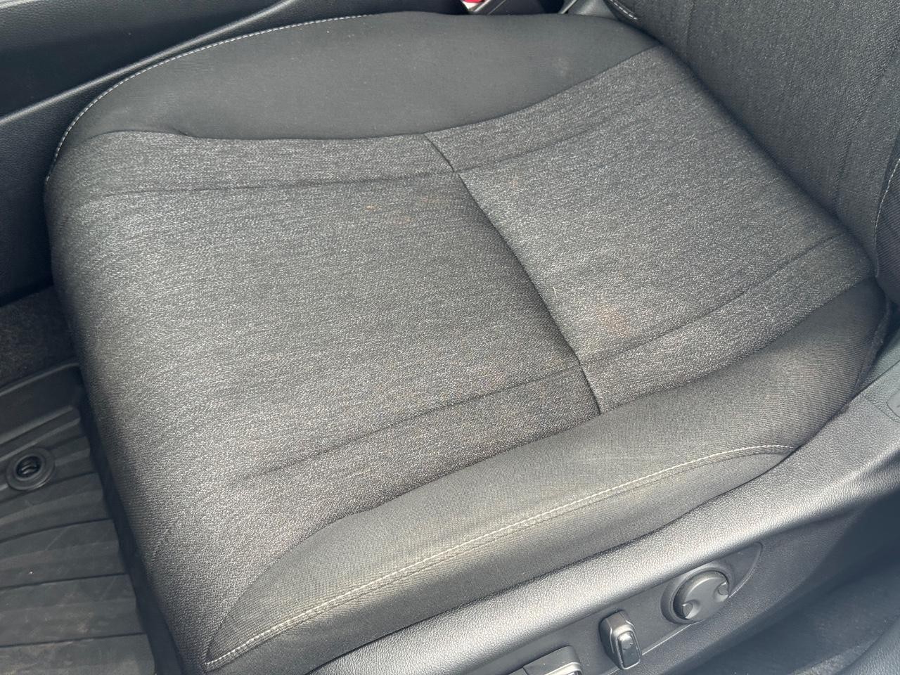 Honda Accord Sedan Vehicle Full-screen Gallery Image 26