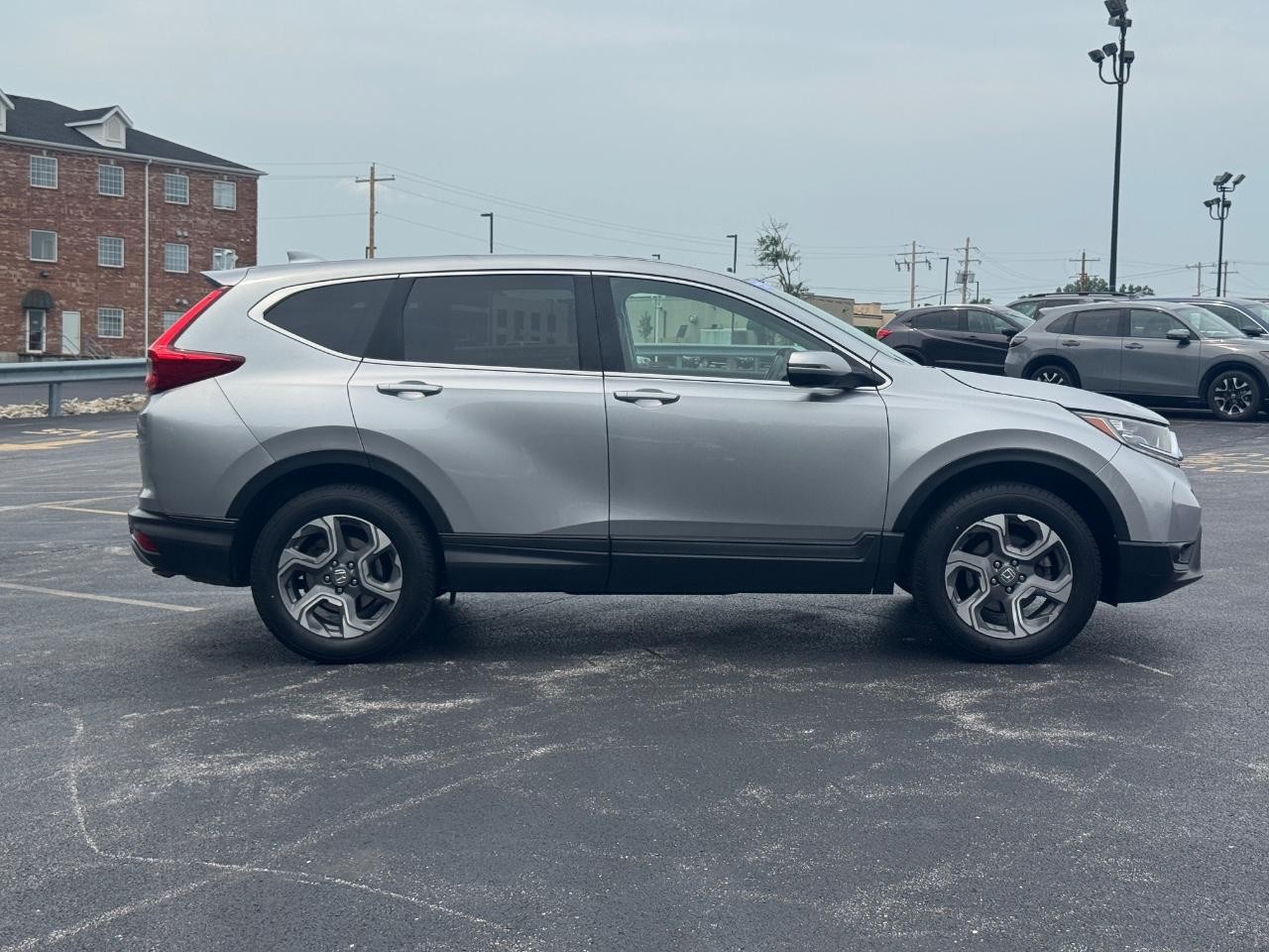 Honda CR-V Vehicle Full-screen Gallery Image 03