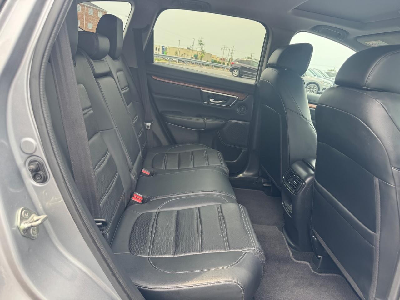 Honda CR-V Vehicle Full-screen Gallery Image 11