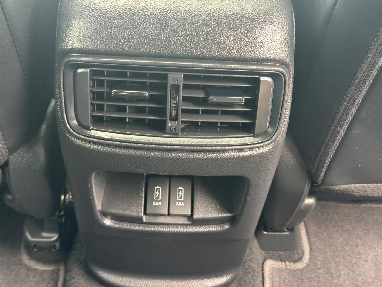 Honda CR-V Vehicle Full-screen Gallery Image 16