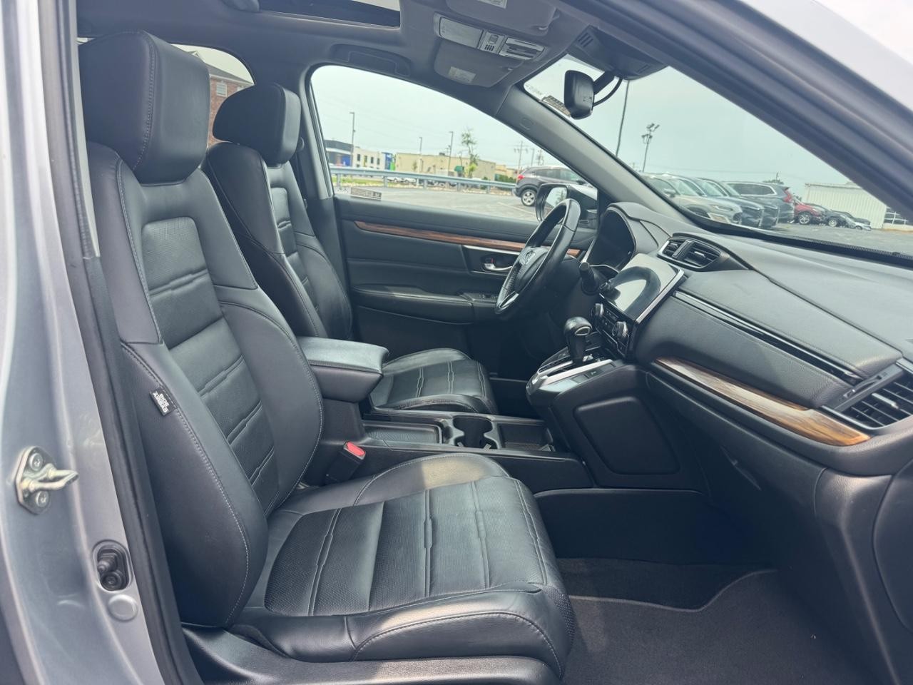 Honda CR-V Vehicle Full-screen Gallery Image 17