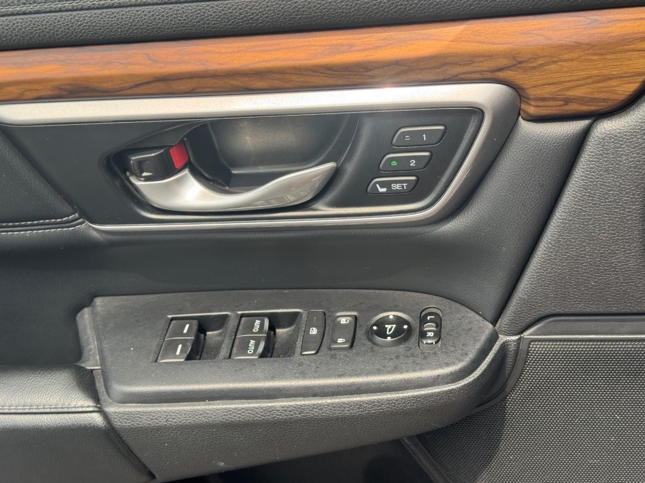 Honda CR-V Vehicle Full-screen Gallery Image 25