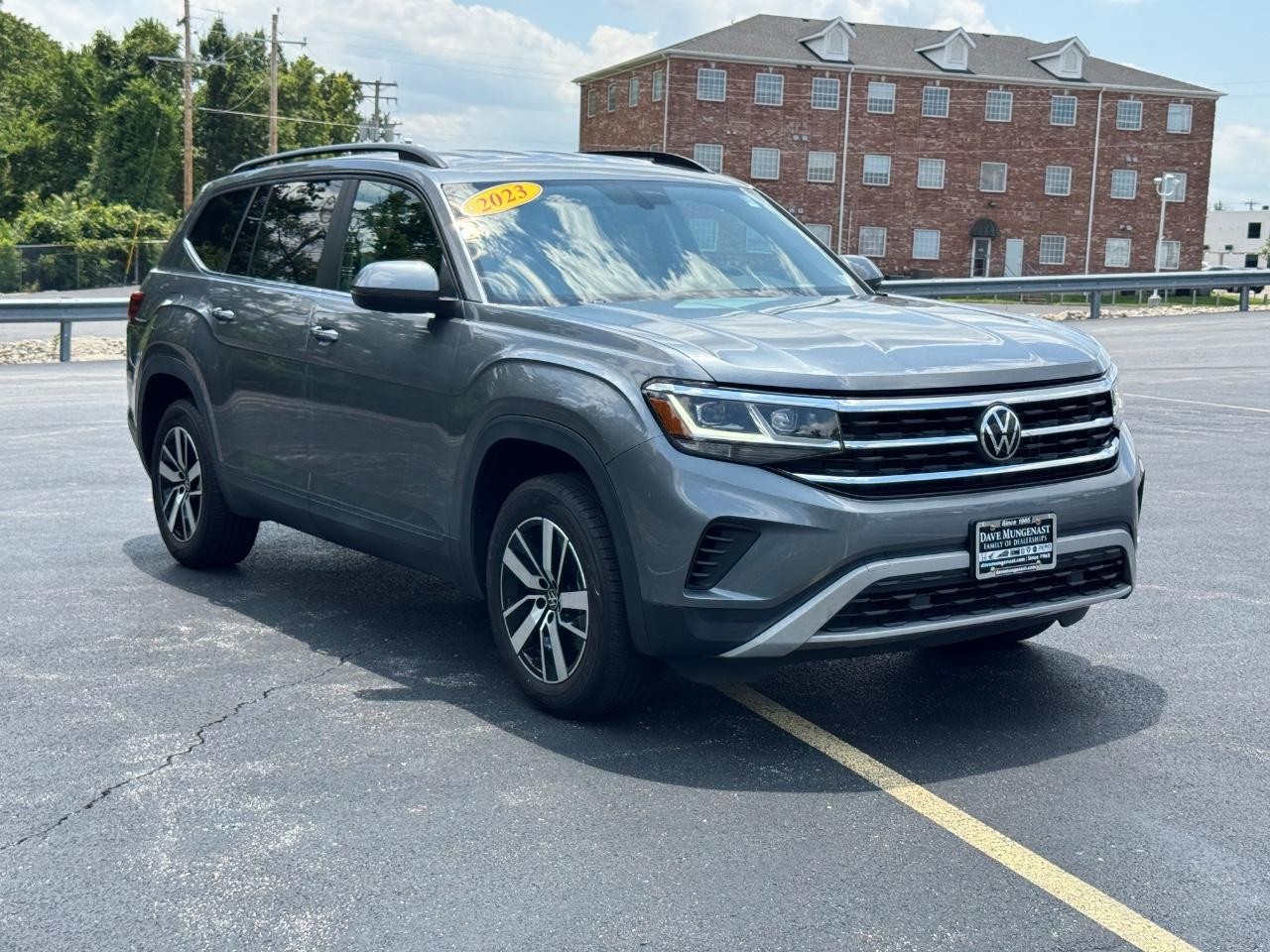 Volkswagen Atlas Vehicle Full-screen Gallery Image 02
