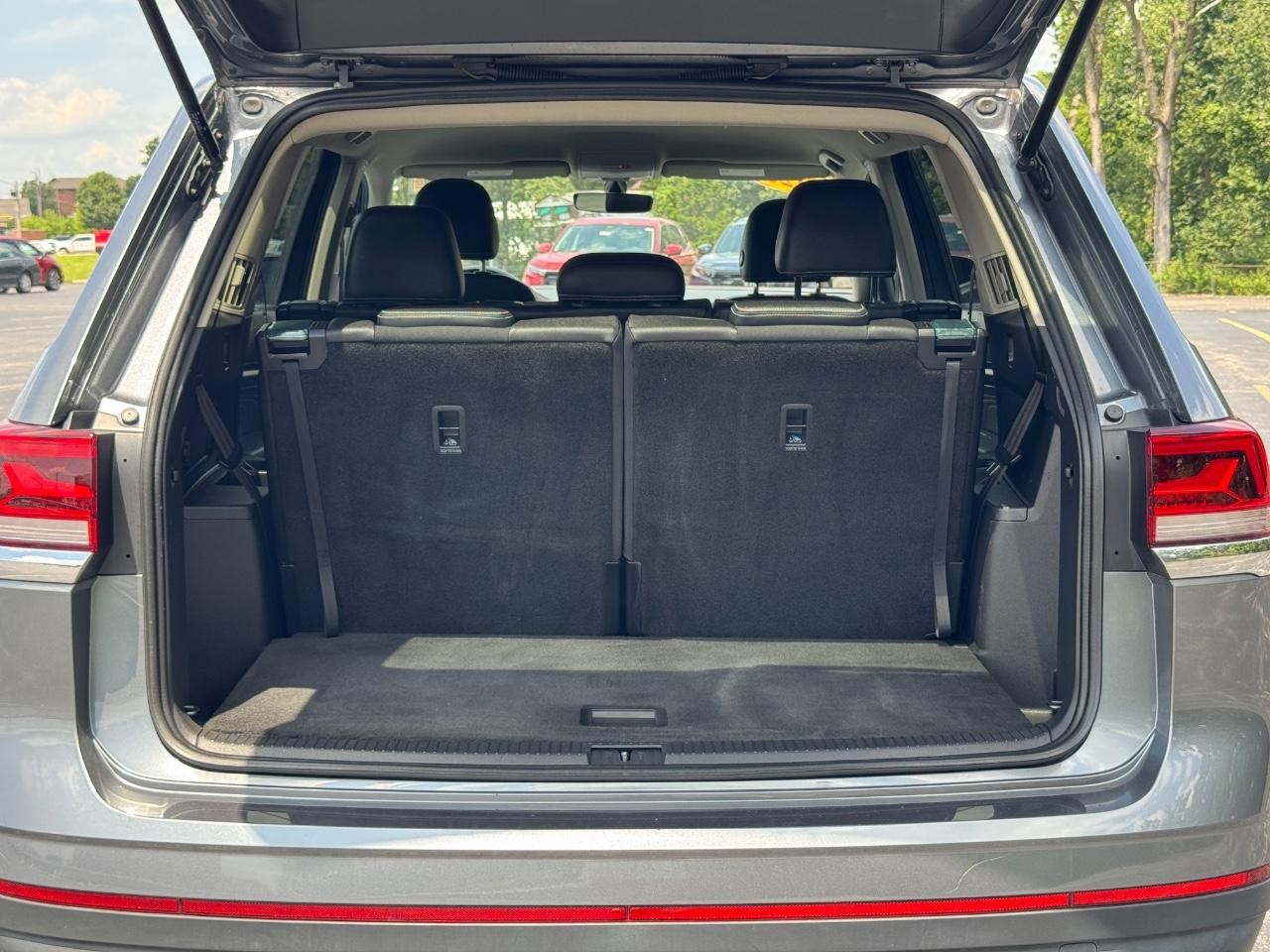 Volkswagen Atlas Vehicle Full-screen Gallery Image 05