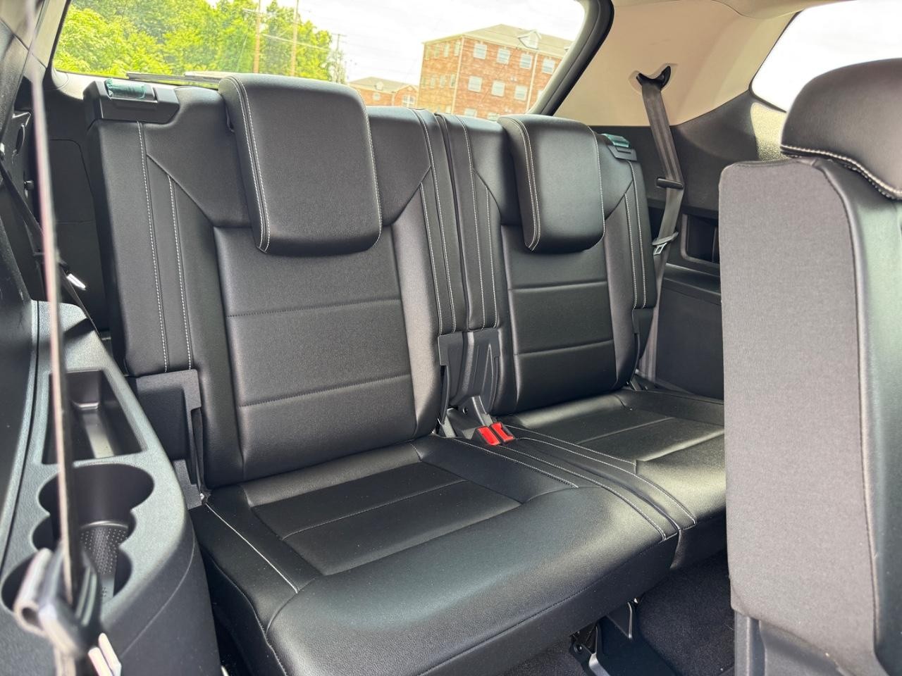 Volkswagen Atlas Vehicle Full-screen Gallery Image 12