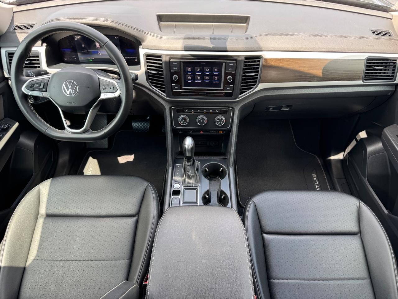 Volkswagen Atlas Vehicle Full-screen Gallery Image 13