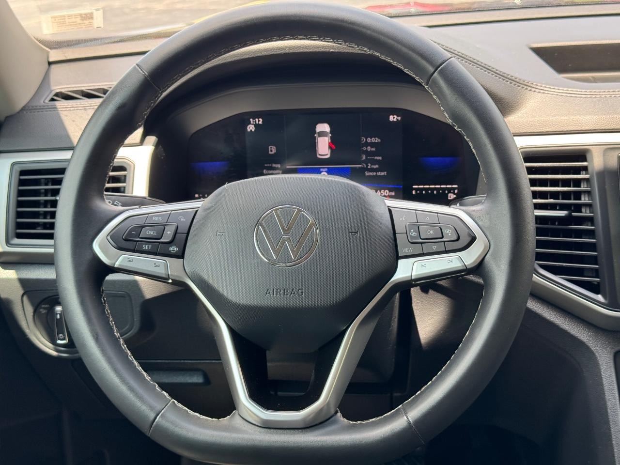 Volkswagen Atlas Vehicle Full-screen Gallery Image 14