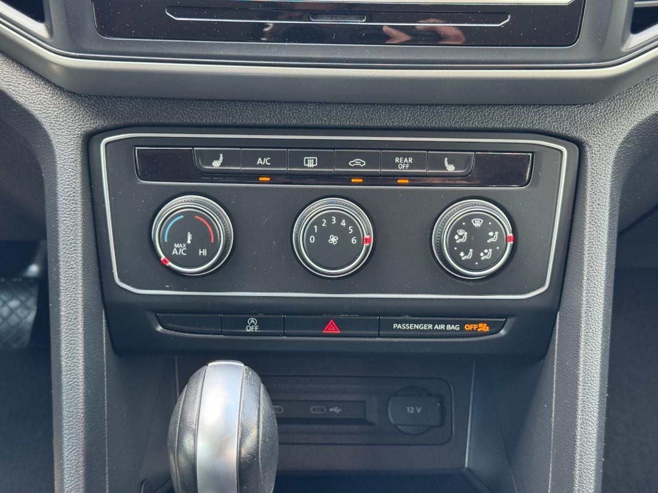 Volkswagen Atlas Vehicle Full-screen Gallery Image 16