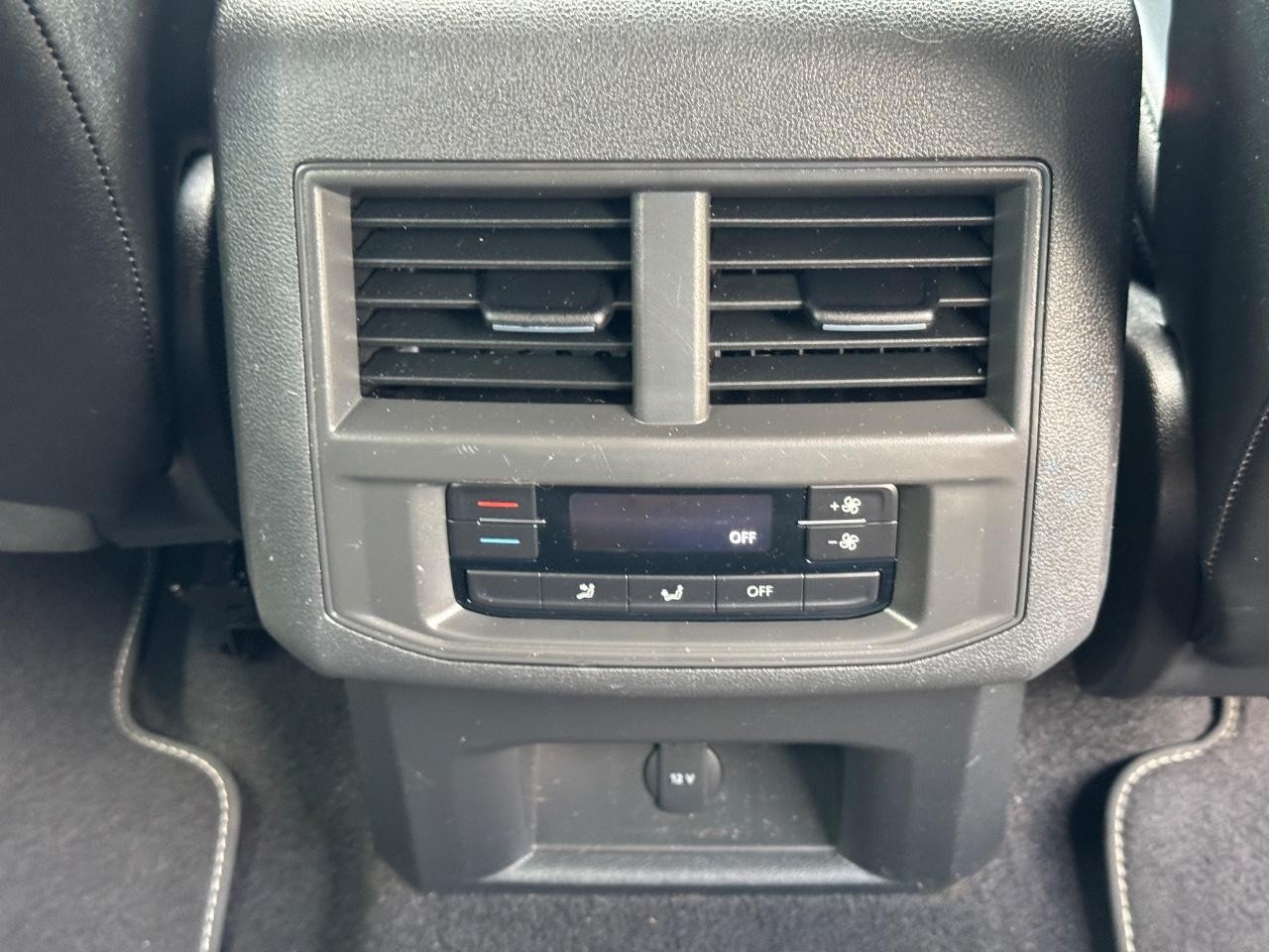 Volkswagen Atlas Vehicle Full-screen Gallery Image 18