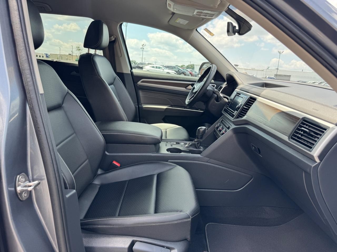 Volkswagen Atlas Vehicle Full-screen Gallery Image 19