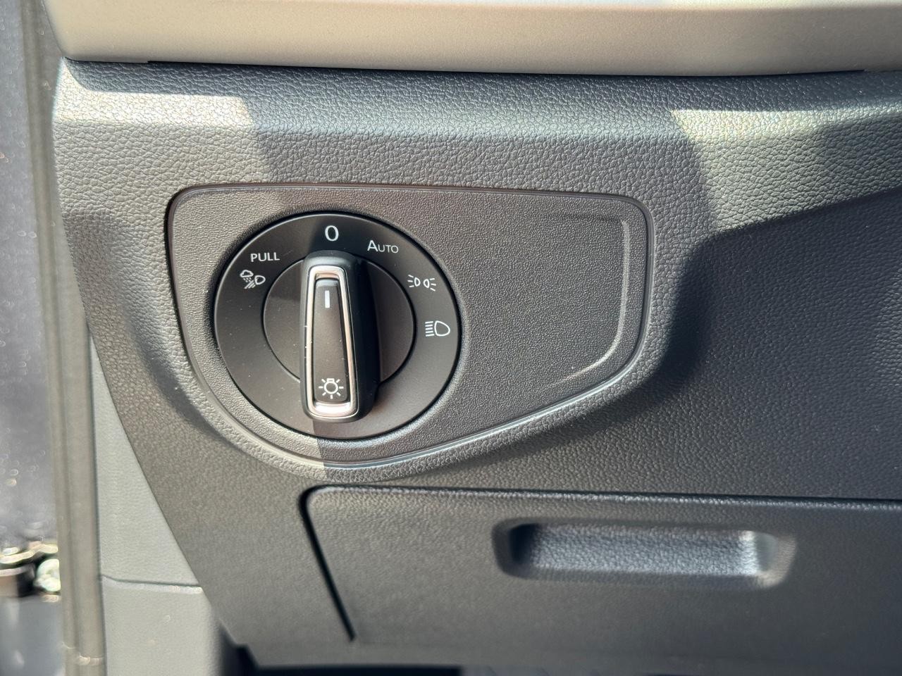 Volkswagen Atlas Vehicle Full-screen Gallery Image 24