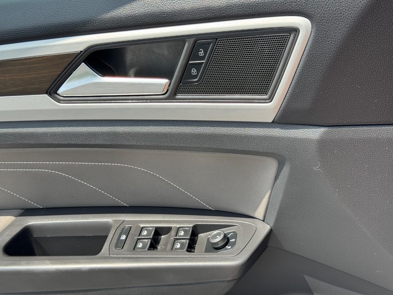 Volkswagen Atlas Vehicle Full-screen Gallery Image 26
