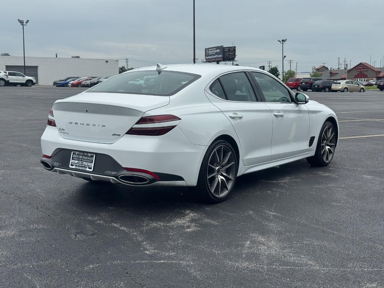 Genesis G70 Vehicle Full-screen Gallery Image 04