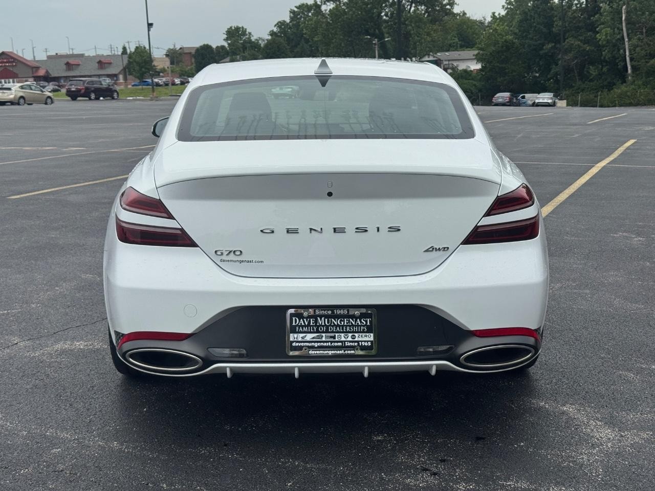 Genesis G70 Vehicle Full-screen Gallery Image 06