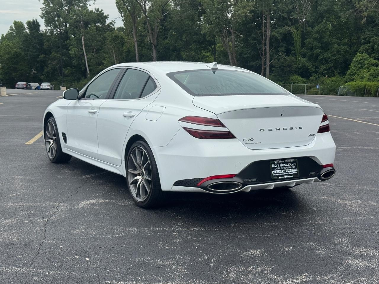 Genesis G70 Vehicle Full-screen Gallery Image 07