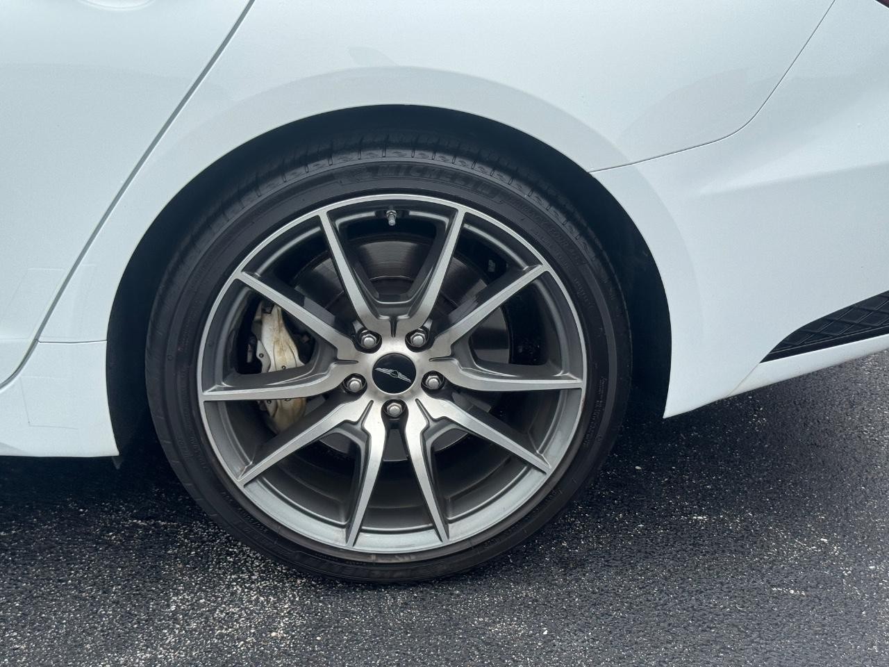 Genesis G70 Vehicle Full-screen Gallery Image 08