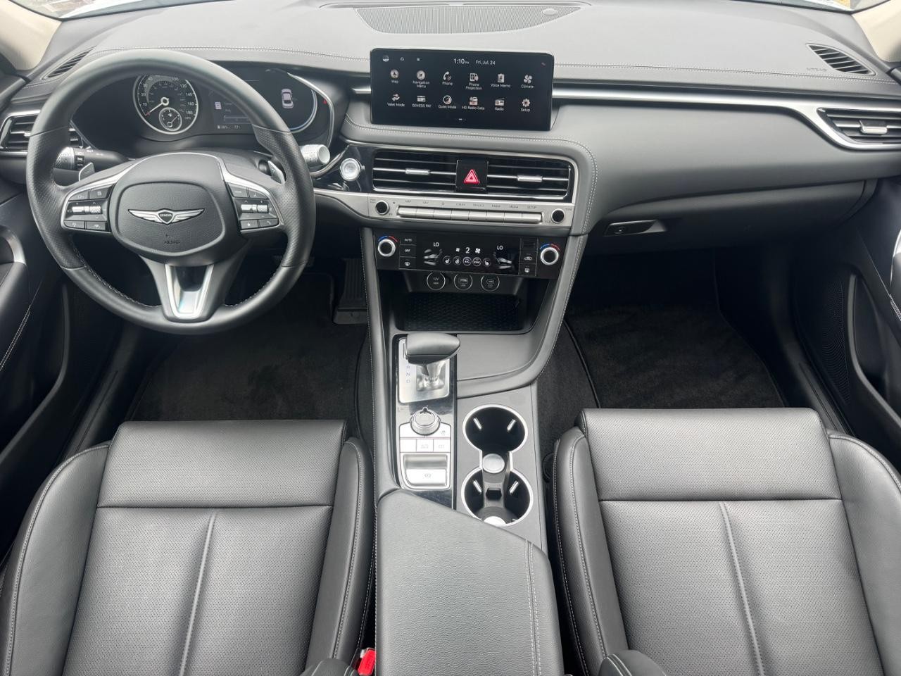 Genesis G70 Vehicle Full-screen Gallery Image 12