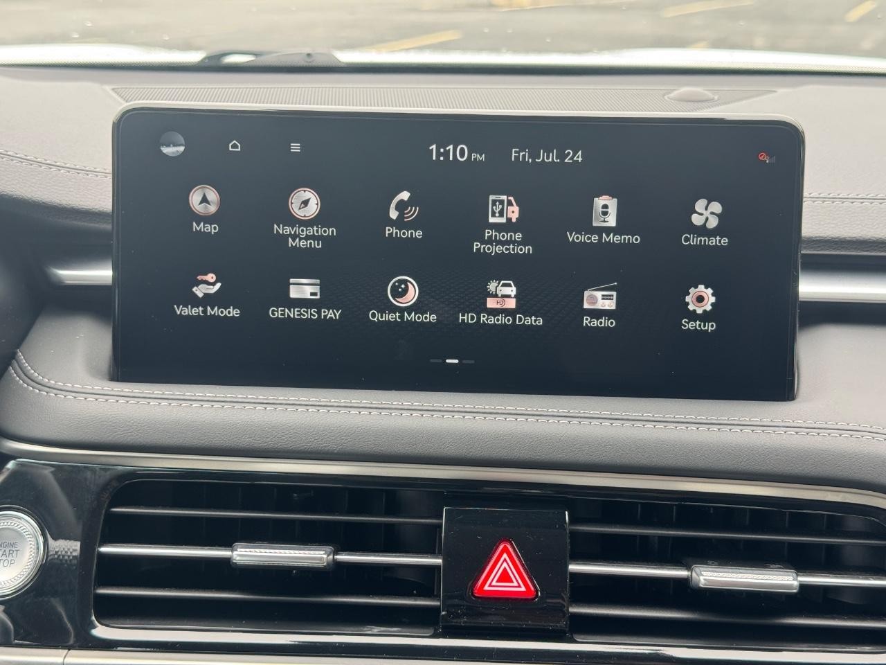Genesis G70 Vehicle Full-screen Gallery Image 14