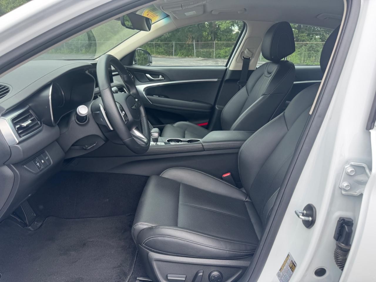 Genesis G70 Vehicle Full-screen Gallery Image 19