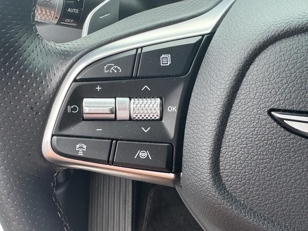 Genesis G70 Vehicle Full-screen Gallery Image 21
