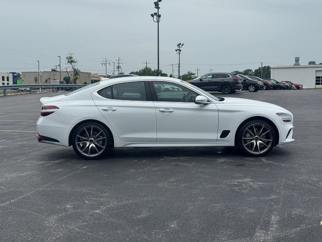Genesis G70 Vehicle Full-screen Gallery Image 03