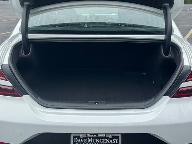 Genesis G70 Vehicle Full-screen Gallery Image 05