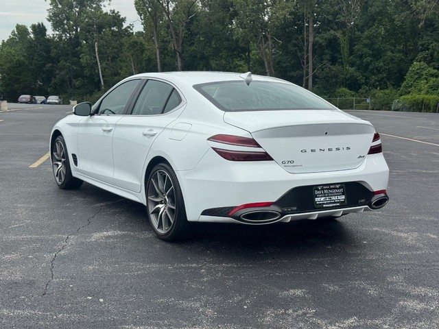 Genesis G70 Vehicle Full-screen Gallery Image 07