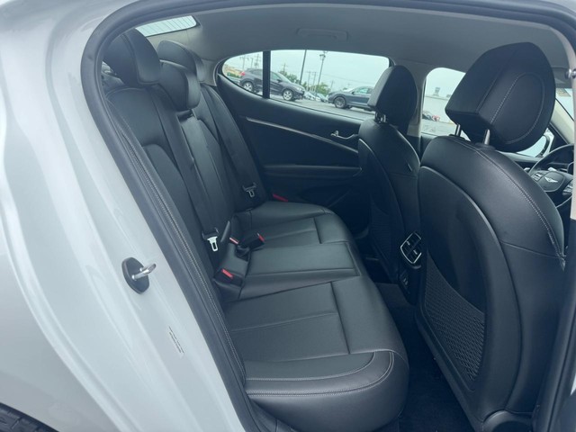 Genesis G70 Vehicle Full-screen Gallery Image 11
