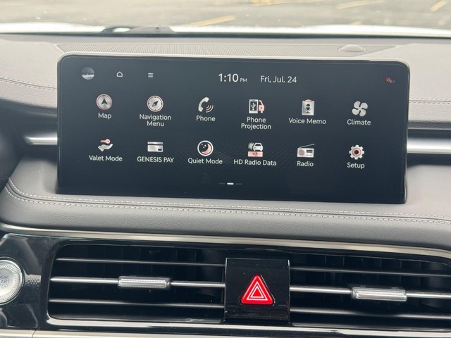 Genesis G70 Vehicle Full-screen Gallery Image 14