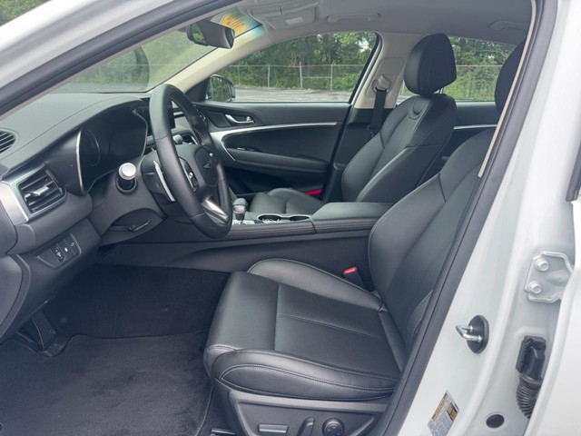 Genesis G70 Vehicle Full-screen Gallery Image 19