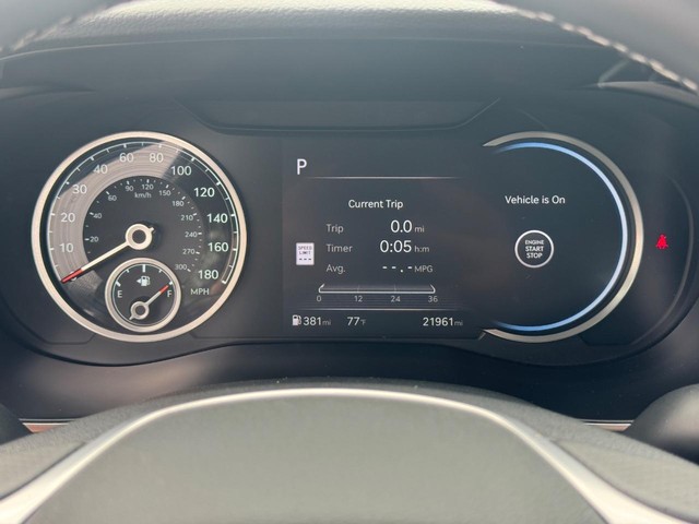 Genesis G70 Vehicle Full-screen Gallery Image 20