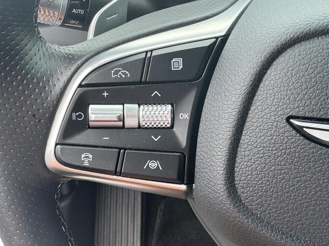 Genesis G70 Vehicle Full-screen Gallery Image 21