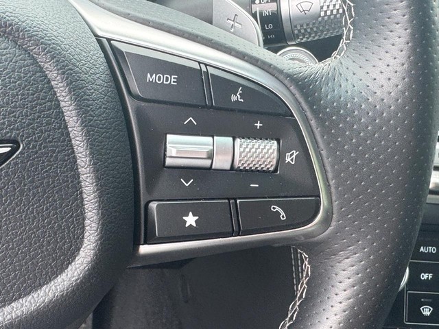 Genesis G70 Vehicle Full-screen Gallery Image 22