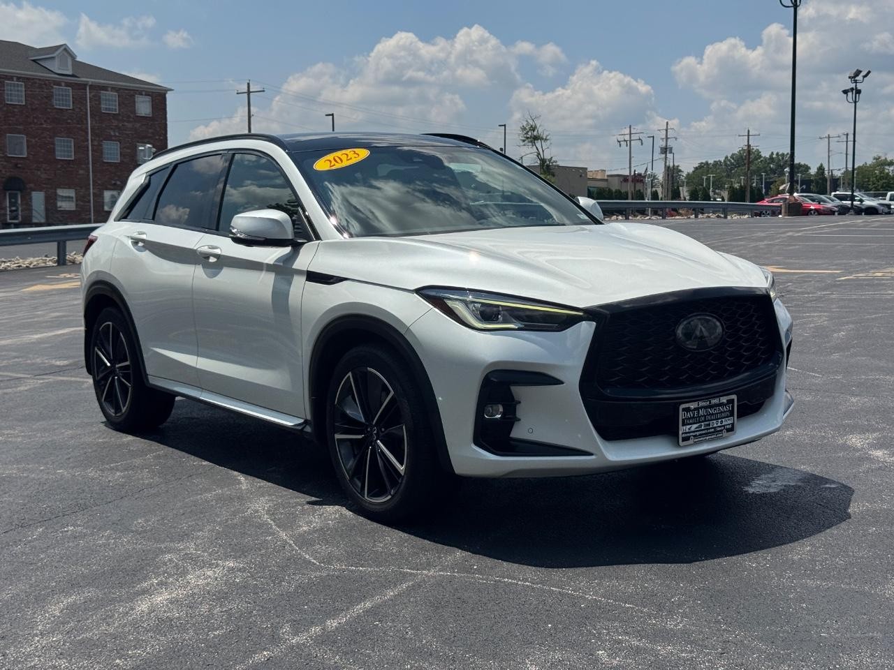 INFINITI QX50 Vehicle Full-screen Gallery Image 02