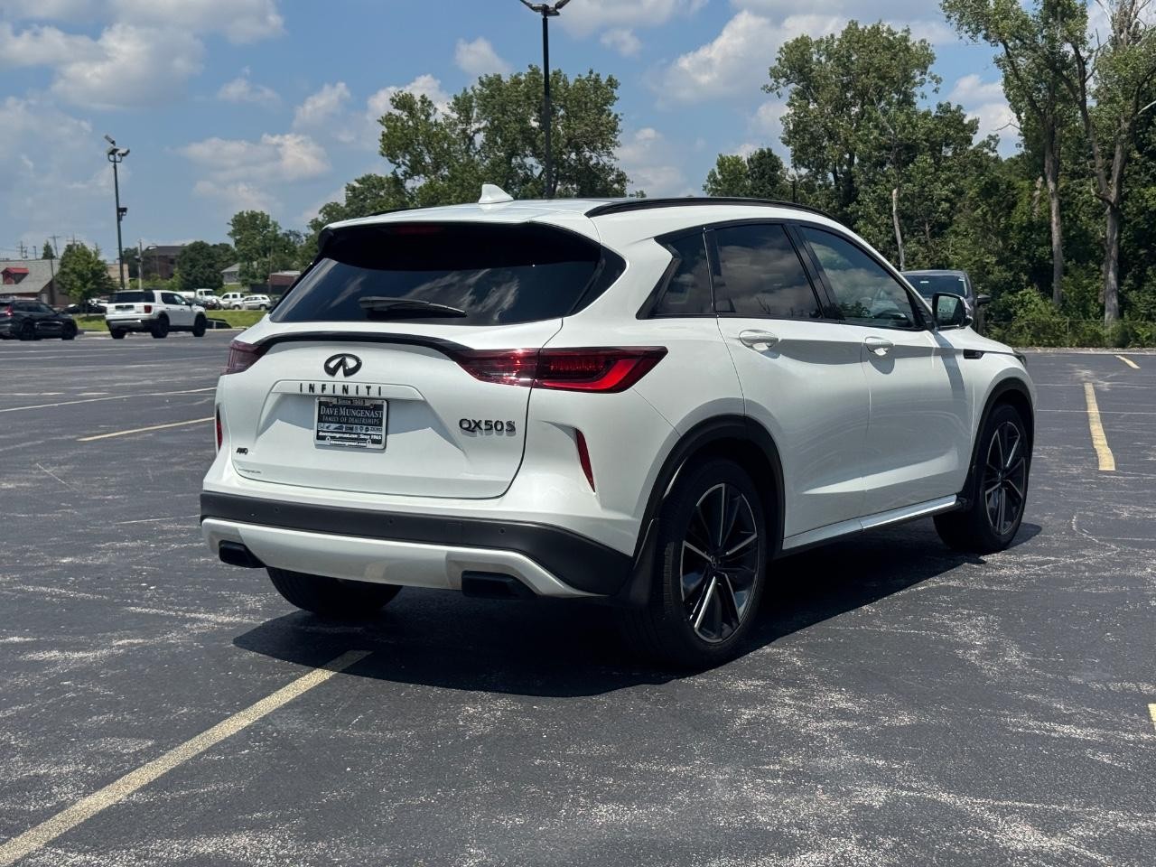 INFINITI QX50 Vehicle Full-screen Gallery Image 04