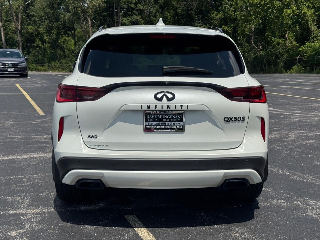INFINITI QX50 Vehicle Full-screen Gallery Image 06
