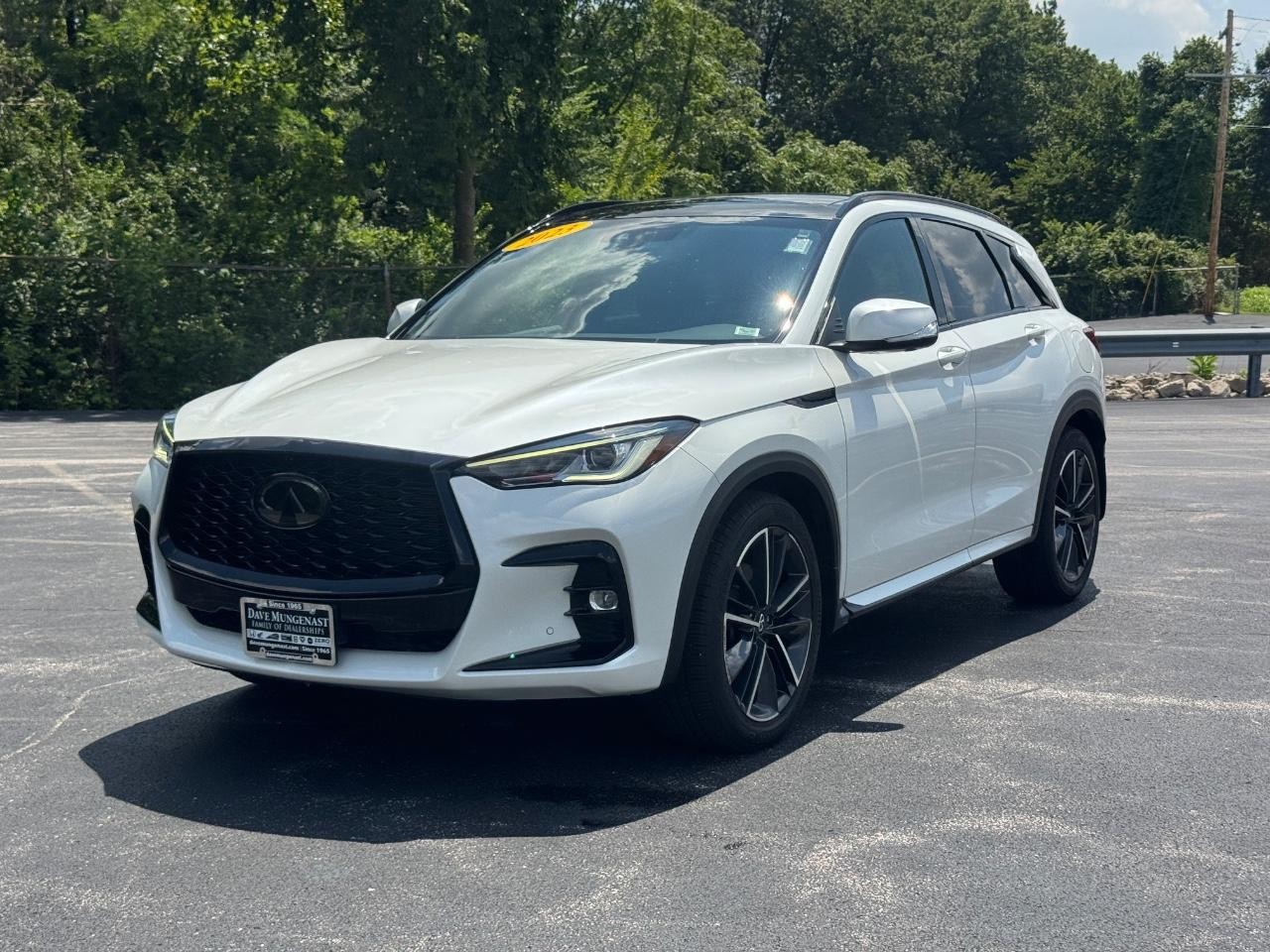 INFINITI QX50 Vehicle Full-screen Gallery Image 09