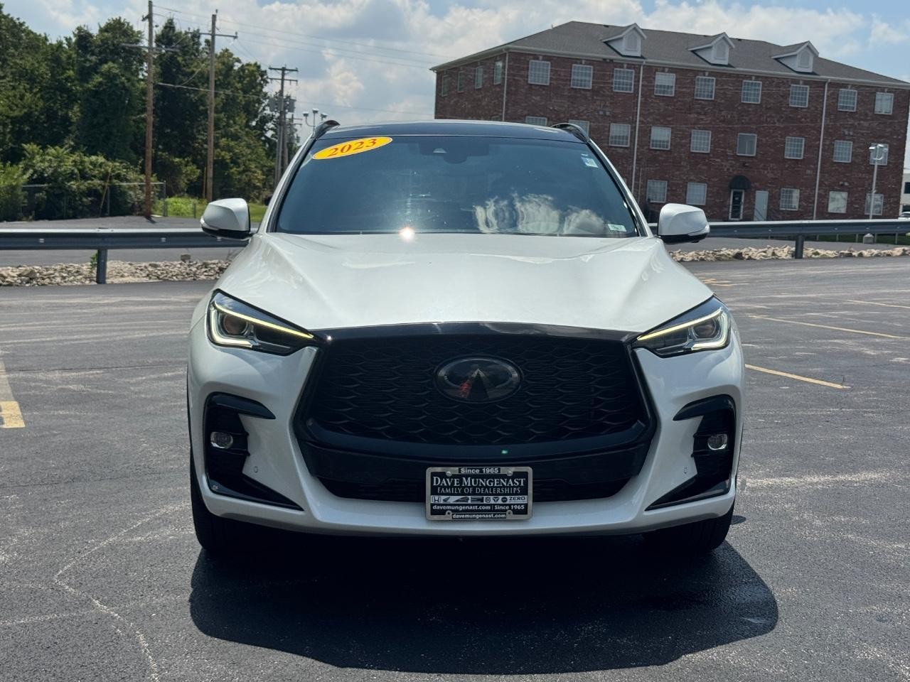 INFINITI QX50 Vehicle Full-screen Gallery Image 10