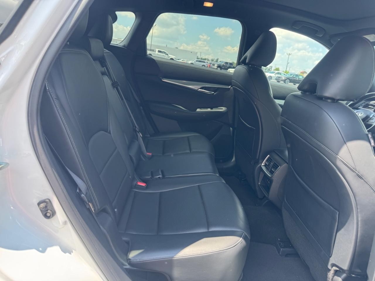 INFINITI QX50 Vehicle Full-screen Gallery Image 11